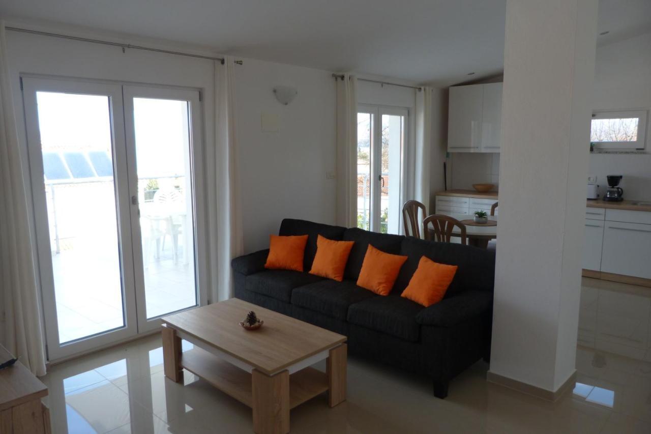 Apartments Monja & Dadi, Malinska, Вантачичи Екстериор снимка