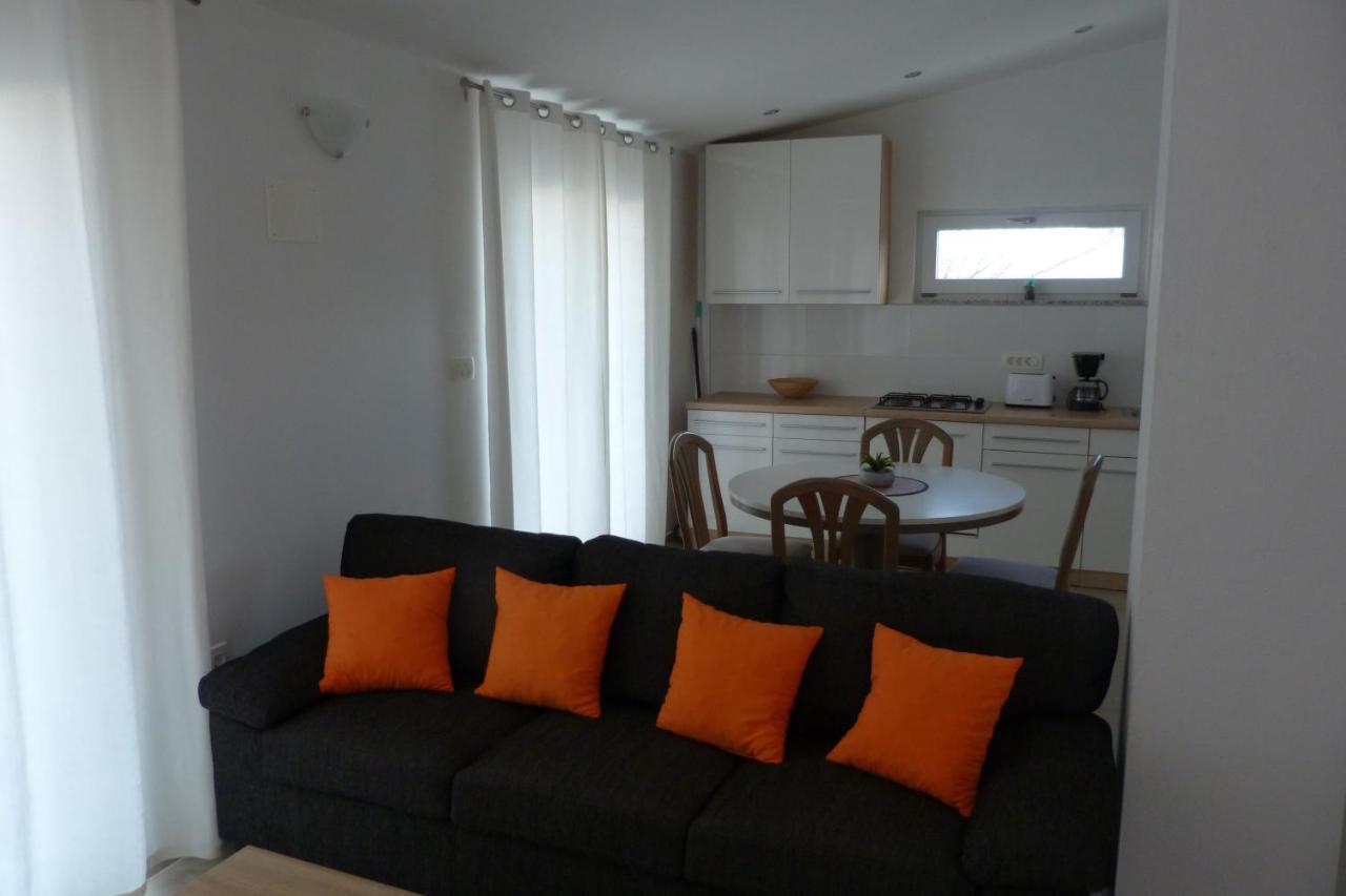 Apartments Monja & Dadi, Malinska, Вантачичи Екстериор снимка