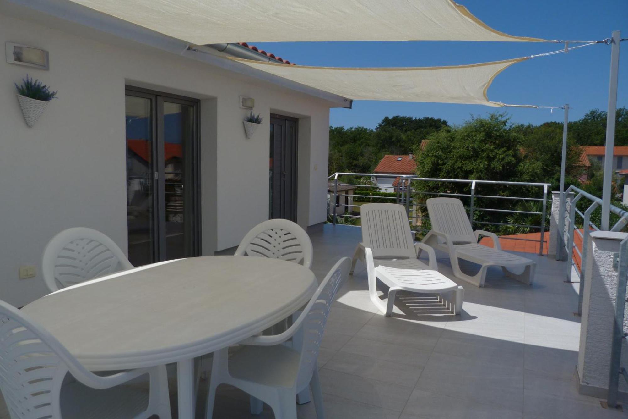 Apartments Monja & Dadi, Malinska, Вантачичи Екстериор снимка