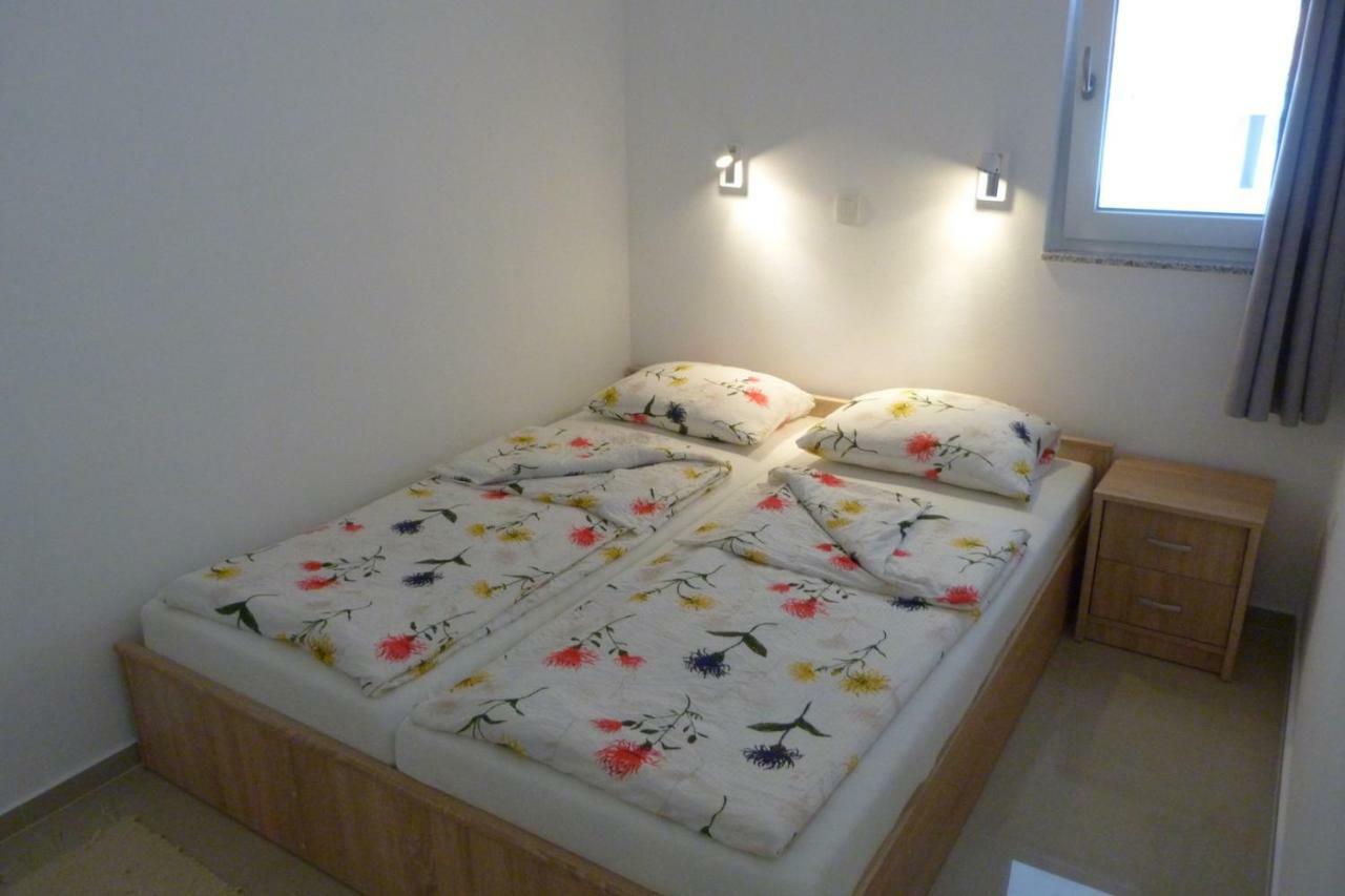 Apartments Monja & Dadi, Malinska, Вантачичи Екстериор снимка