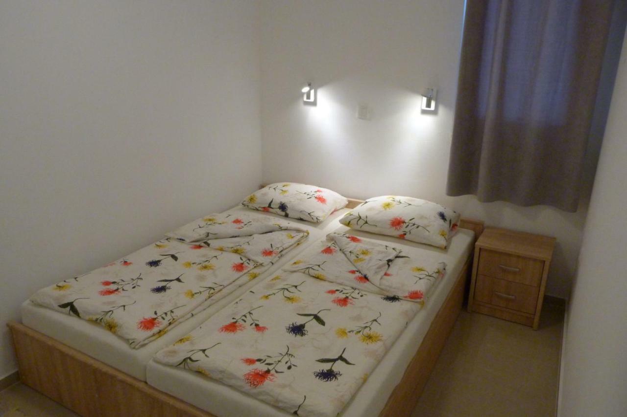 Apartments Monja & Dadi, Malinska, Вантачичи Екстериор снимка
