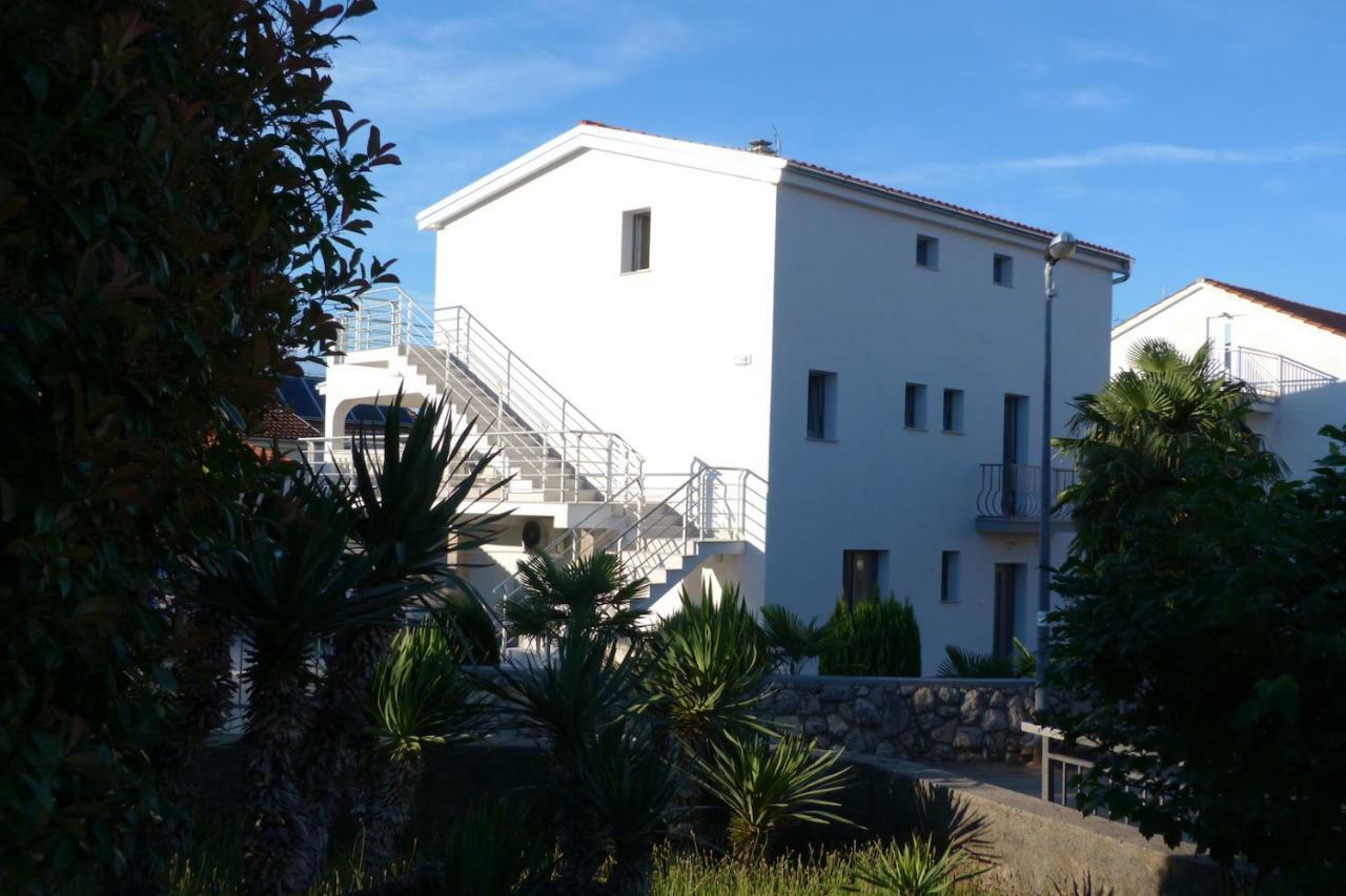 Apartments Monja & Dadi, Malinska, Вантачичи Екстериор снимка