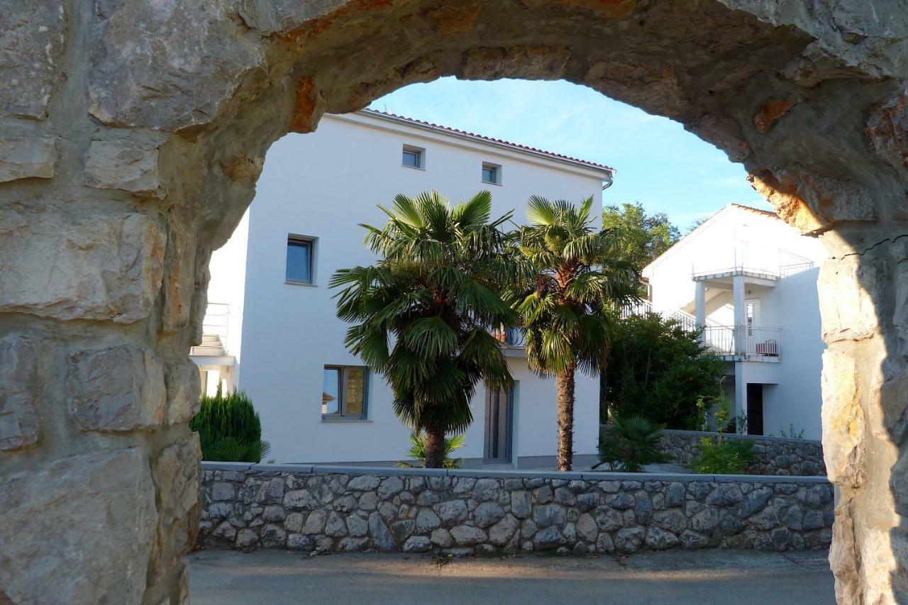 Apartments Monja & Dadi, Malinska, Вантачичи Екстериор снимка