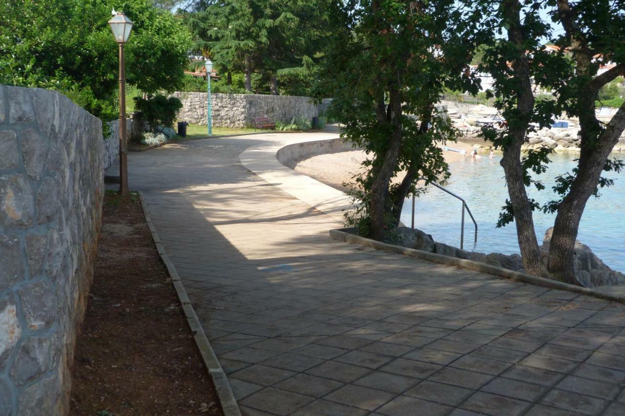 Apartments Monja & Dadi, Malinska, Вантачичи Екстериор снимка