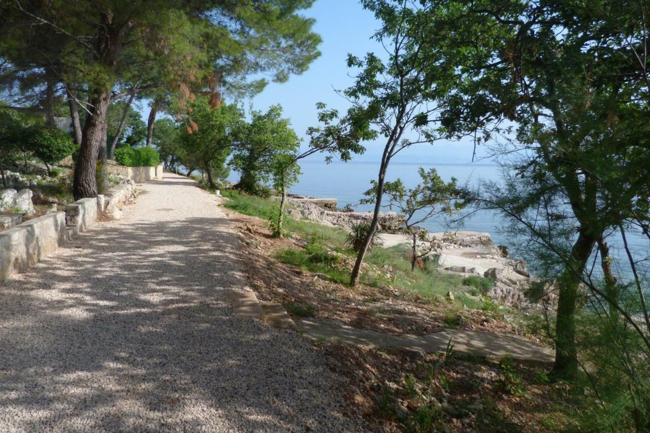 Apartments Monja & Dadi, Malinska, Вантачичи Екстериор снимка