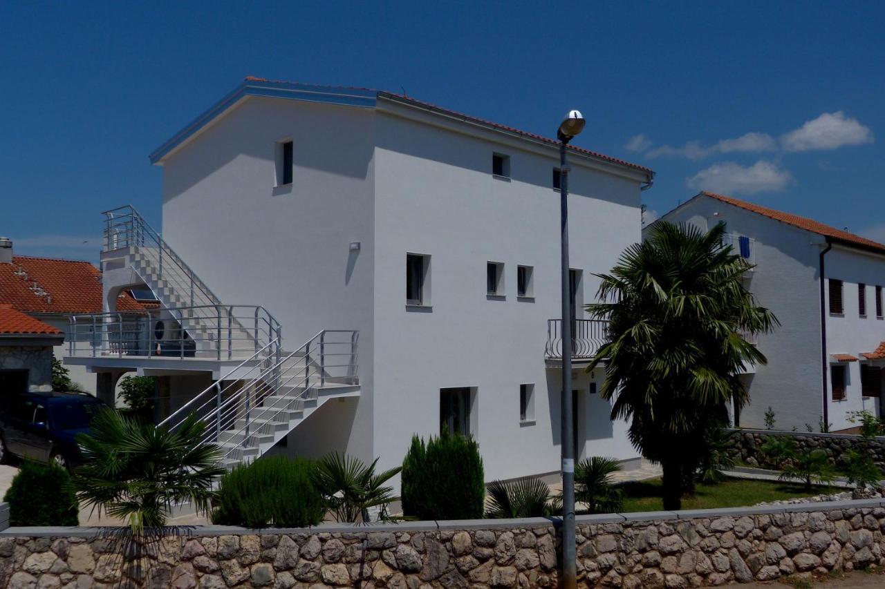 Apartments Monja & Dadi, Malinska, Вантачичи Екстериор снимка