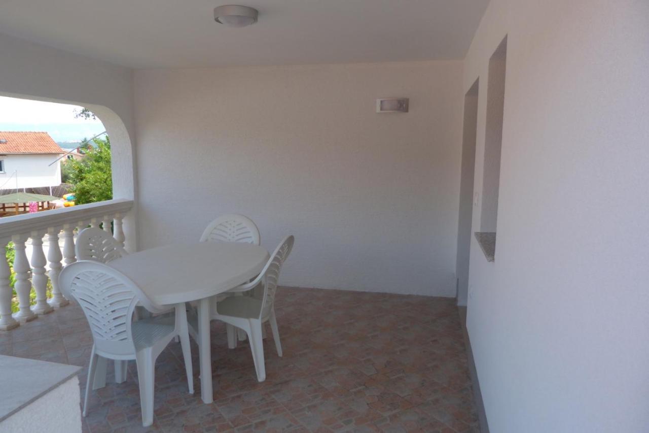 Apartments Monja & Dadi, Malinska, Вантачичи Екстериор снимка